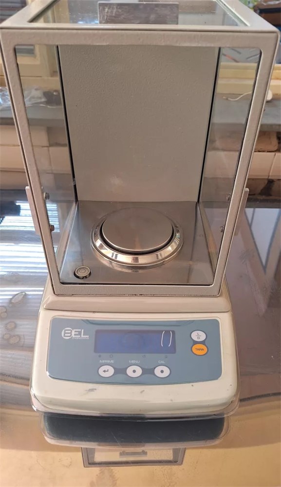 Balança Analítica Bel M214AI 220g x 0,0001g com Calibração Automática - Image 2